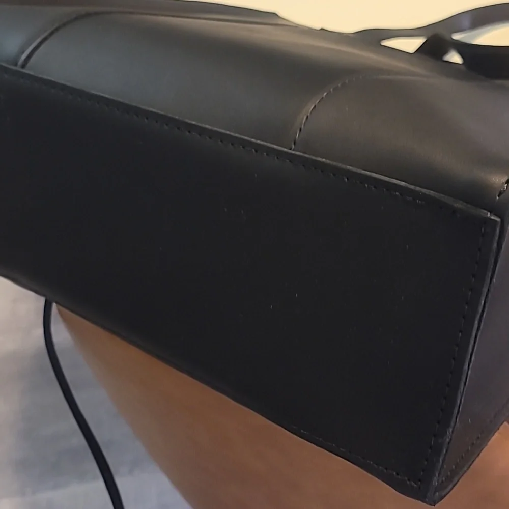 Portland Leather Black Tote - Picture 6 of 8